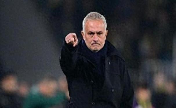 亚博官网 - 法甲窗口期走向成谜，北京国安防线松动，悬念犹存，年轻球员得到机会