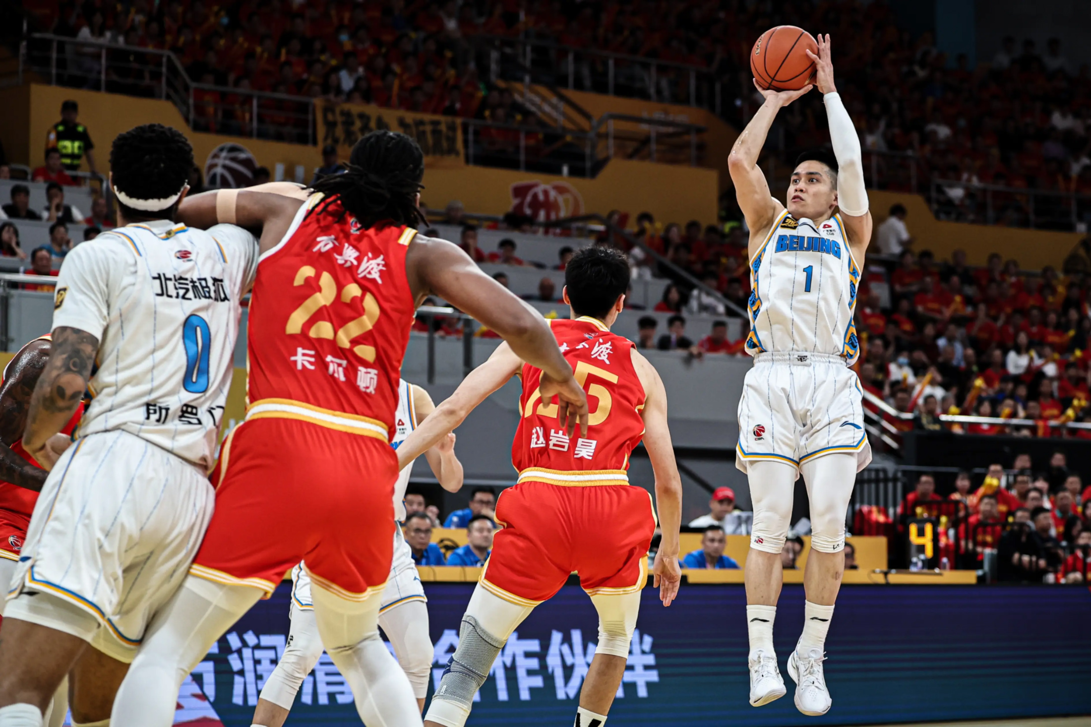 包含赛前突围战来临，广厦男篮围绕欧超杯完成体检，管理层满意，身体对抗强度拉满的词条