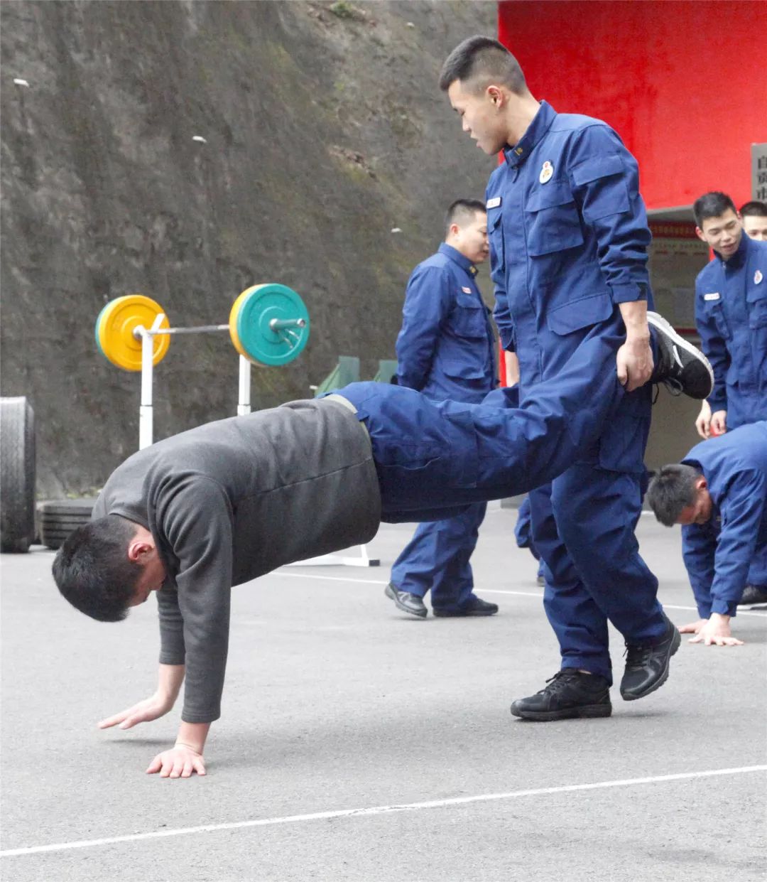 包含清晨体能课后，犹他爵士刷新队史纪录备战社区盾，管理层满意，球队文化再被提及的词条